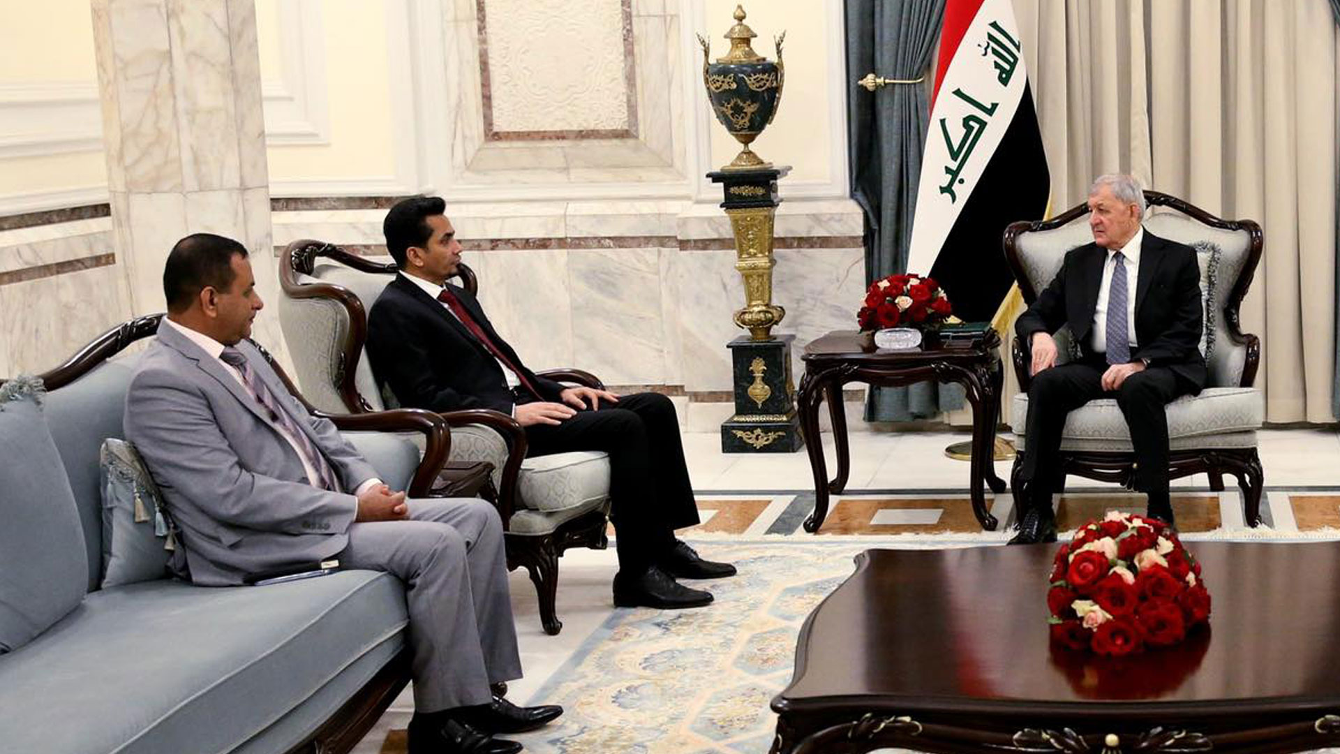 رئيس الجمهورية يلتقي وزير النقل والمديرالعام للخطوط الجوية العراقية 
